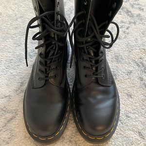 Women's Dr Marten 10 Eye